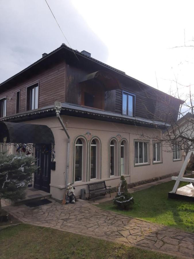 Садиба У Крайлюків Γιαρέμτσε Εξωτερικό φωτογραφία